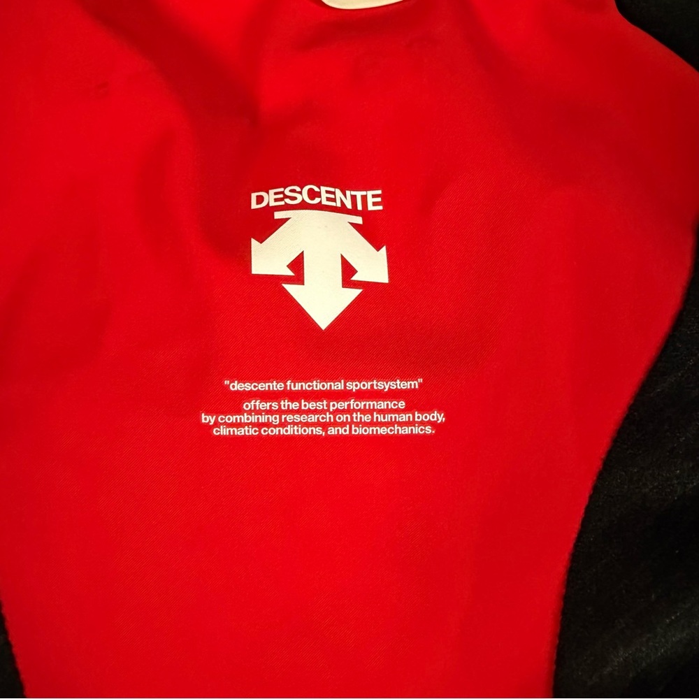 Descente Red Hooded Ski Jacket - Picture 3 of 10